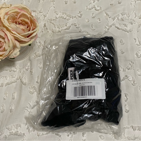 🆕 Victoria’s Secret PINK Ivy Fleece Curved Hem Shorts - Picture 11 of 13